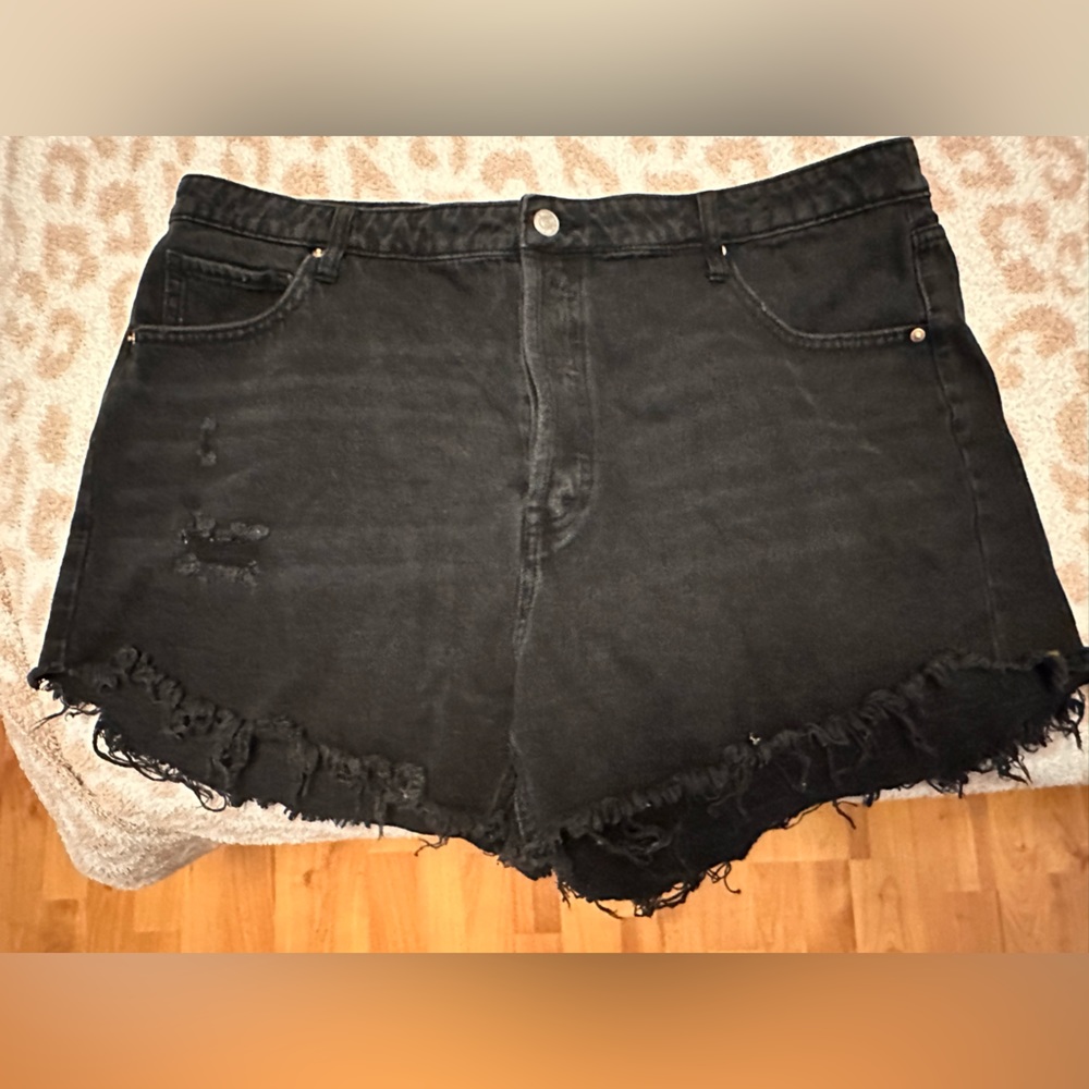 🔴Wild Fable Highest Rise Shorts, black jean shorts… size 18… in great condition